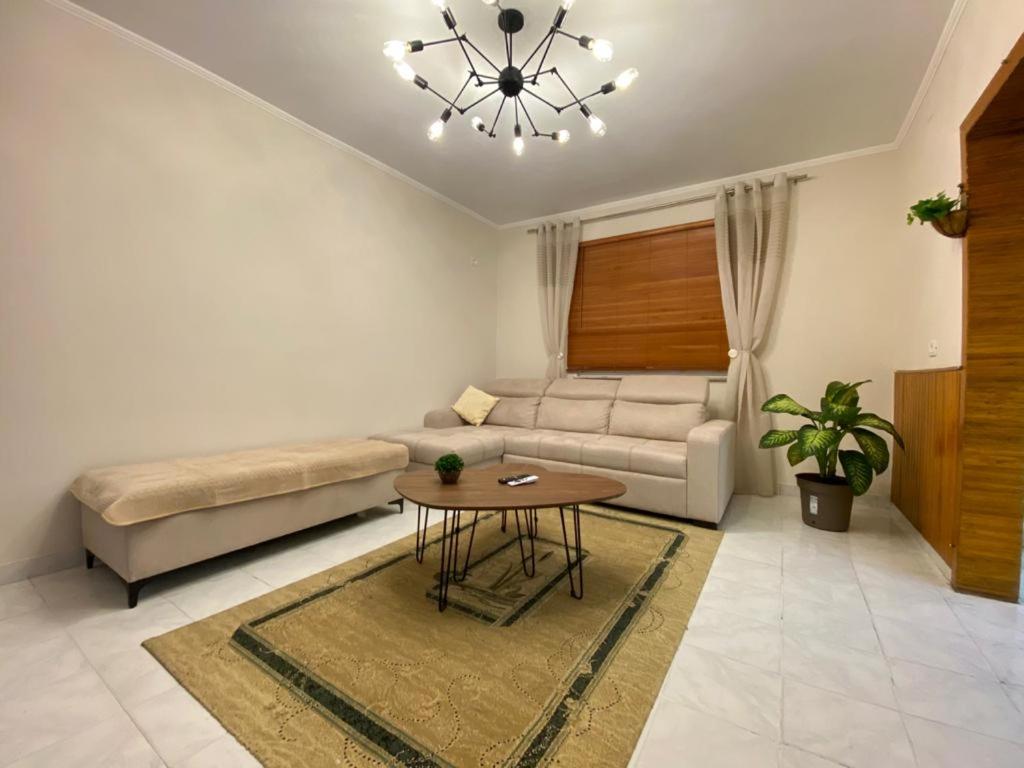 Lucas Apartment Tirana Bagian luar foto
